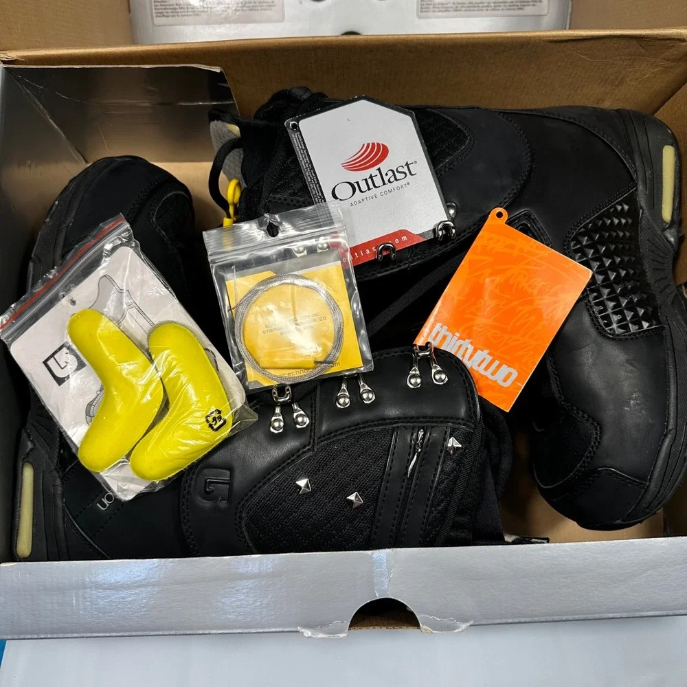 Burton Sapphire Snowboard Boots Womens 8 Black Chrome‎ Studded Excellent in Box